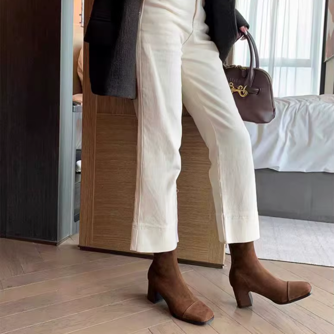 Élan Urbain™ | Bottines Stretch Suédées – Élégance Confortable & Silhouette Raffinée